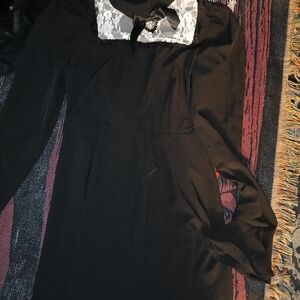 Elegant Black Dress with Lace Collar